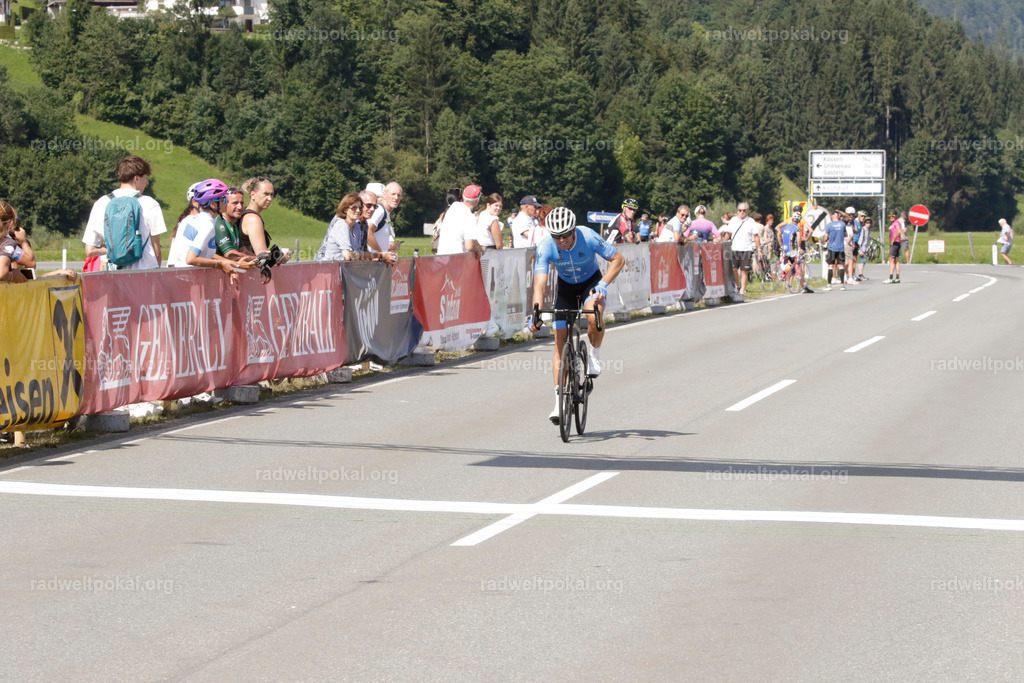 976_20230817_Bewerb_Maenner_Muehlanger | AUT - OESTERREICH, 2023-08-16: SPORT RENNRAD-FAHREN - 55. INTERNATIONALER RADWELTPOKAL IN ST. JOHANN IN TIROL  - Vintage-Radrennen mit WM-Bronze-Medaillen-Siegerin Christina Schweinberger, den Teilnehmer und Alexander Baumann (vom Orginastions-Team) - TAG 2 BEWERB MAENNER IN SECHS GRUPPEN  ; Foto: Roland Muehlanger
