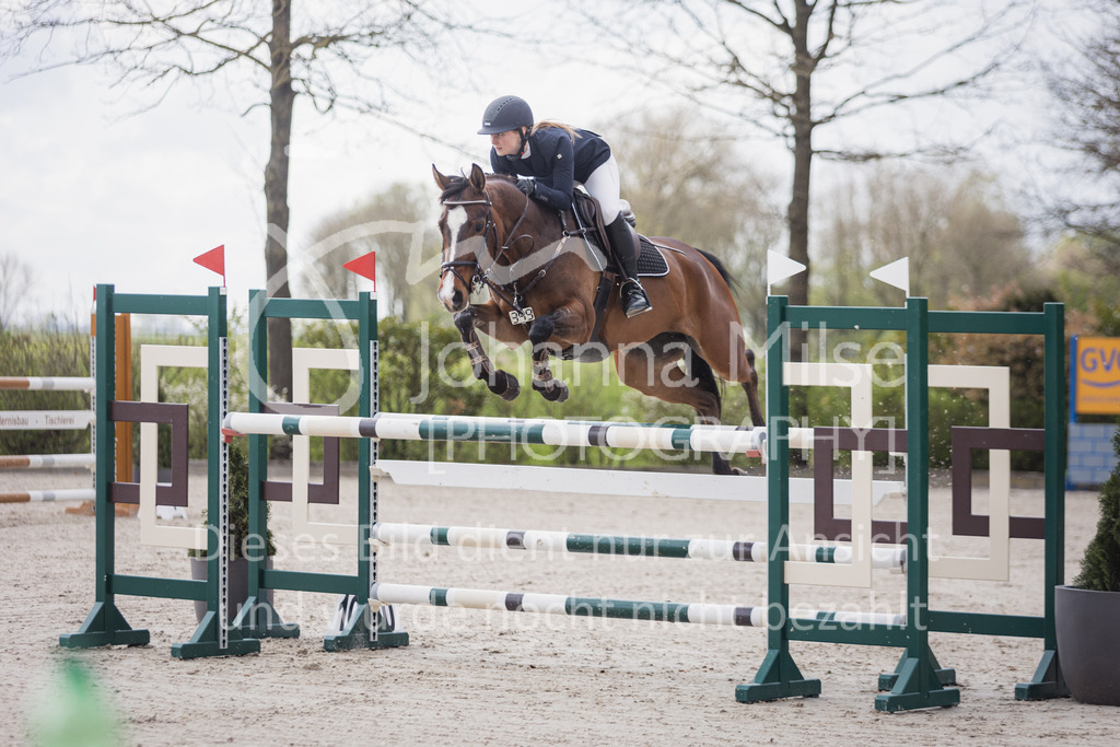 230425_HofSosath_SprPf-M-506 | Deine schönsten Turniermomente als professionelle Fotos! Entdecke hochwertige Pferdesport-Fotografie im Online-Shop. Jetzt Fotos finden & bestellen!