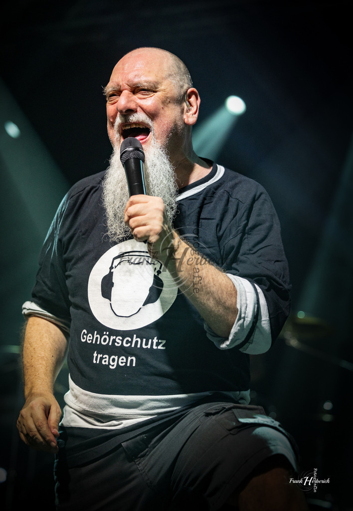 Justice 23.12.2025 | Frank Herberich Fotografie, Frank Herberich, Fotografie, Hochzeit, Portrait, St. Peter Ording, Ording, Westerhever, Nordsee, Frank Fotografie, Hardheim,  Odenwald,Walldürn, Band,Eventfotografie - Realized with Pictrs.com