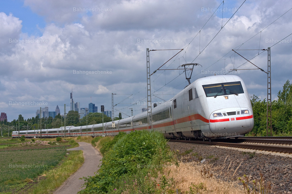 DB401088FFMOberrad080609 | Stöbern Sie durch einzigartige Aufnahmen und finden die perfekte Aufnahme für jeden Eisenbahnentheusiast! Stellen Sie sich aus einer Reihe von Möglichkeiten wie der Druck auf Leinwände, Fotoposter, Kalender oder Magnetfotos Ihr Geschenk zusammen - Realisiert mit Pictrs.com