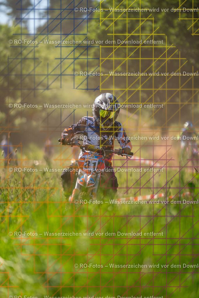 Wolfshausen 1 Lauf -292 | Sportfotografie von RO-Fotos: Motorsport, Motocross, Enduro, Laufveranstaltungen und Triathlon. Professionelle Fotos von Sportlern und Events. - Realisiert mit Pictrs.com