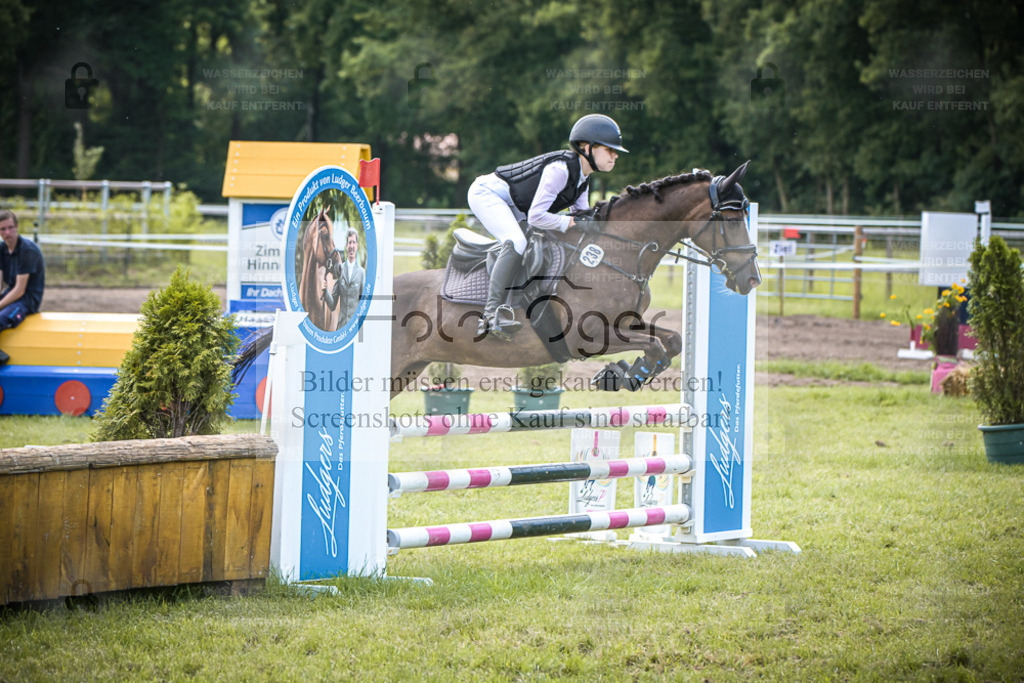 DOS_7254 | Entdecke hochwertige Reitturnierfotos von Foto Oger. Professionell, emotional und authentisch – jetzt Lieblingsmomente im Shop bestellen. - Realisiert mit Pictrs.com