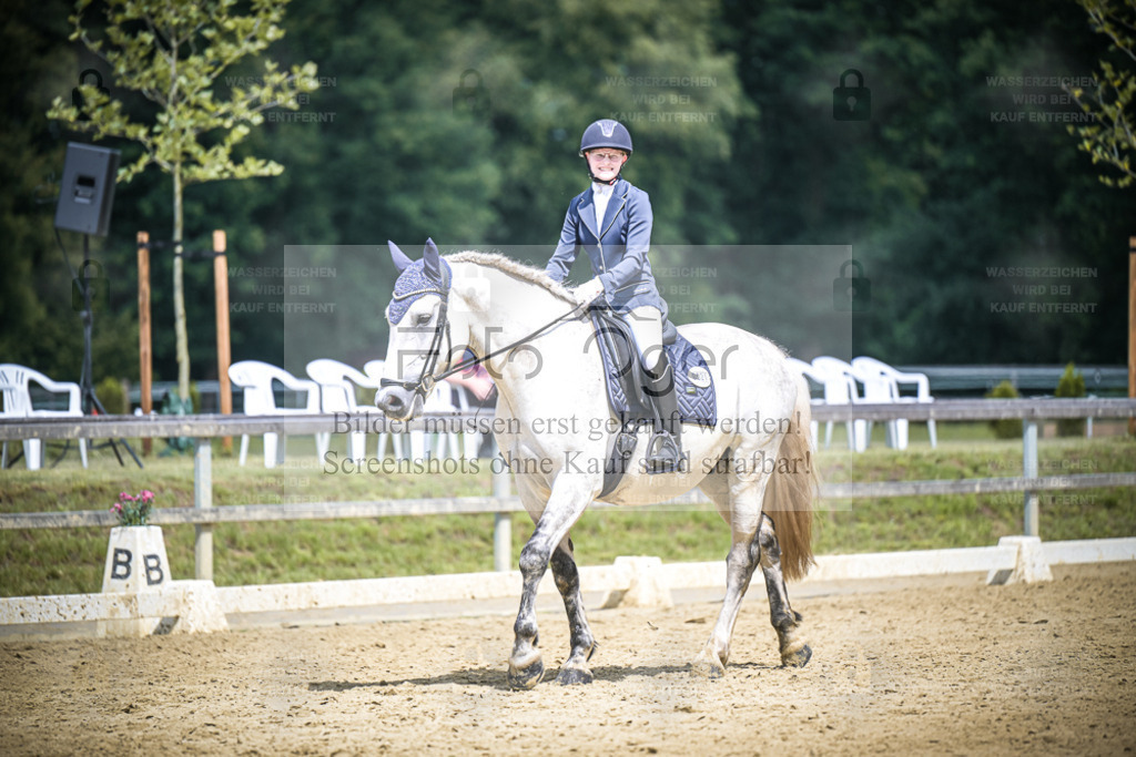 DOS_5736 | Entdecke hochwertige Reitturnierfotos von Foto Oger. Professionell, emotional und authentisch – jetzt Lieblingsmomente im Shop bestellen. - Realisiert mit Pictrs.com