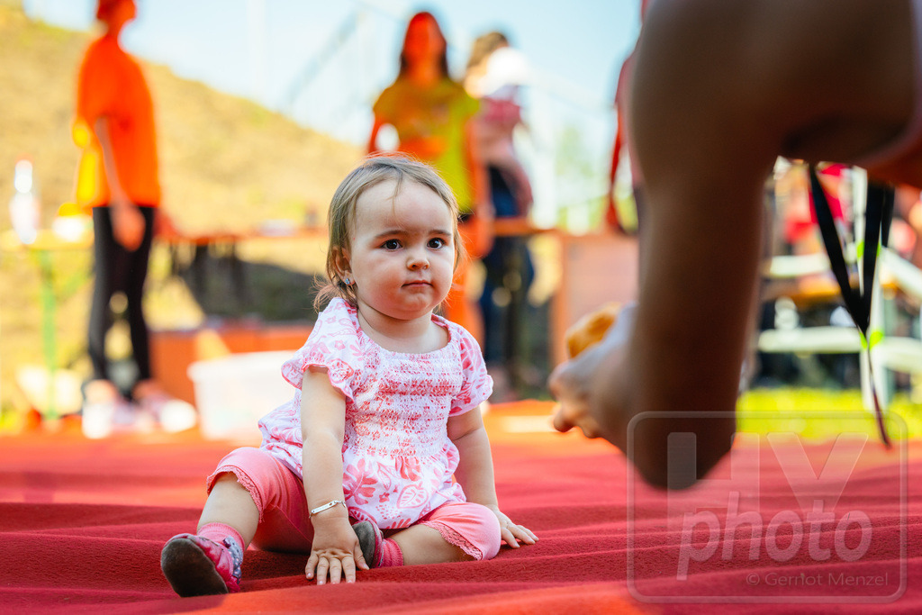 16. Hoywoj-CityLauf im Sportforum Hoyerswerda - 16.09.2023 | 10m VdK-Windel-Flitzer - Realisiert mit Pictrs.com