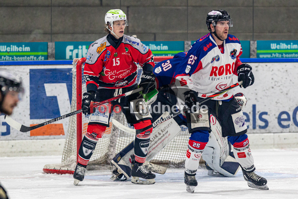 TSV Peißenberg Miners vs ESC Dorfen Eispiraten | Eishockey Bayernliga 2023/2024, TSV Peißenberg Miners vs ESC Dorfen Eispiraten, 20231229,
Gedrängel vor dem Tor von Andreas MAREK (Eispiraten Goalie 30),
2023-12-29 in Peißenberg (Eisstadion)
25 Florian KANZELSBERGER (Eispiraten 25), 15 Ryan MURPHY (Miners 15), 30 Andreas MAREK (Eispiraten Goalie 30)
Copyright: WolfgangxLindner foto-lindner.de