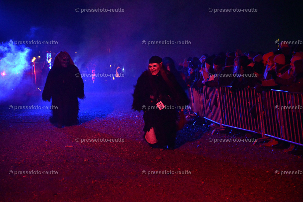 news-2022-Dez03-Krampusumzug-Reutte-WTV_6009 | Info aus dem Bezirk Reutte/Ausserfern Tirol sowie eine umfangreiche Bilddatenbank über die gesamte Region: Lechtal, Talkessel Reutte, Tannheimertal, Zwischentoren. Lech, Plansee, Zugspitze, Grenztunnel, B179, Fernpassstraße, Verkehr, Lawinen, Tradition, - Realisiert mit Pictrs.com