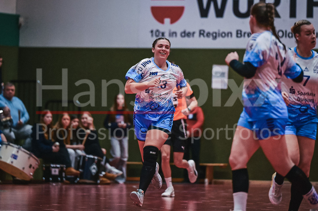 Handball, 2. Bundesliga Frauen, SV Werder Bremen - TuS Lintfort | v.li.: Jana Willing (TuS Lintfort, 23) mit Freude über das Tor