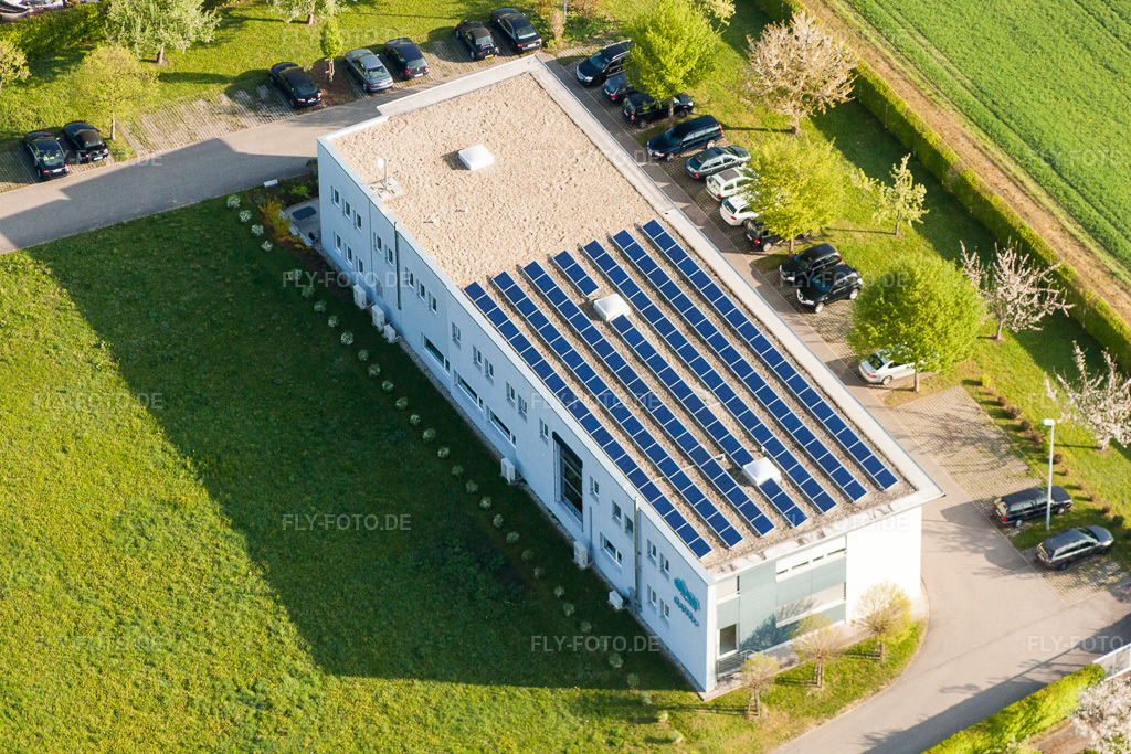 Luftbild: Bürogebäude des Verwaltungs- und Geschäftshauses der LEITWERK AG in Stupferich im Ortsteil Stupferich in Karlsruhe im Bundesland Baden-Württemberg in Deutschland. Foto: IMG_26726.jpg vom 28.04.2010 durch Werner Riehm/FLY-FOTO.de