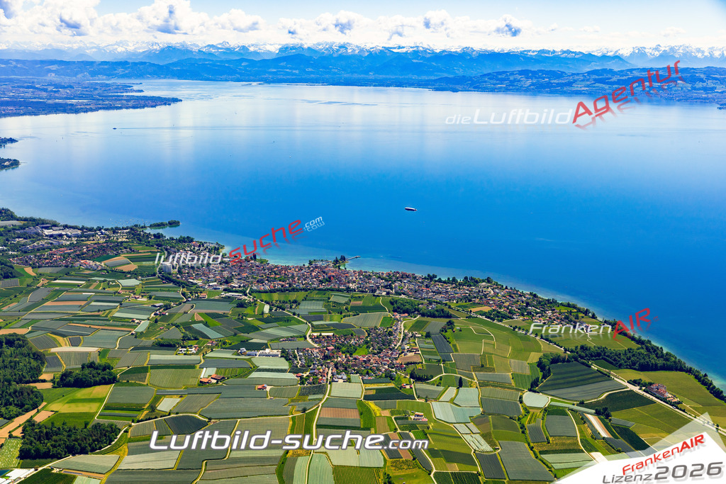 Das Luftbild zeigt :  Immenstaad am Bodensee - Die Luftaufnahme wurde 2024 vom UL-Flugzeug aus erstellt ( keine Drohne ) - Hochauflösende Luftaufnahme - Für grossformatige Ausdrucke geeignet. Die Geschenkidee !Mit Lizenz und Bildrechte bestellbar