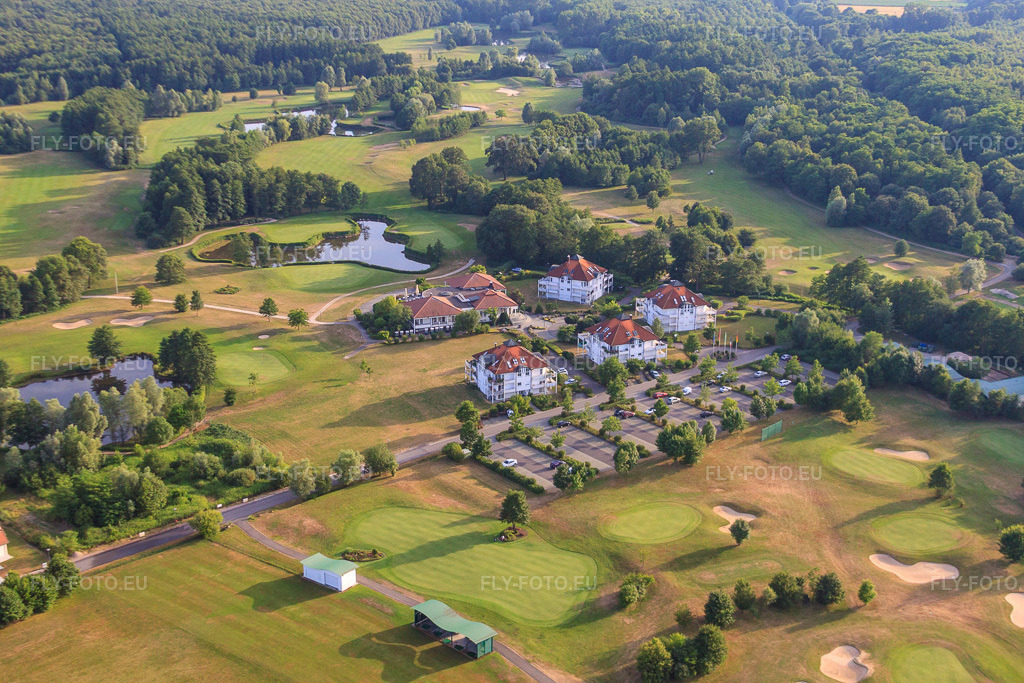 Vue aérienne: Practice du club de golf de Baden-Baden Soufflenheim à Soufflenheim dans le département Bas Rhin, France – .Photo: IMG_30520.jpg prise le 09/07/2010 par Werner Riehm/FLY-FOTO.eu – Résolution de l'original: 4752 x 3168 px