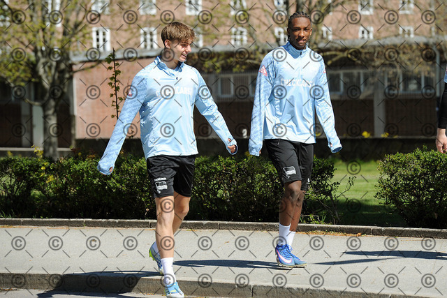 RGE_9326b | Hertha BSC, 2.Bundesliga, Herren, Training, Saison 2025/26, von li. Kennet Eichhorn, Jelani Ndi  ( alle Hertha BSC ),  Mittwoch 29.04. 2026,   Fotograf:   Ralf Gebhardt - Realisiert mit Pictrs.com