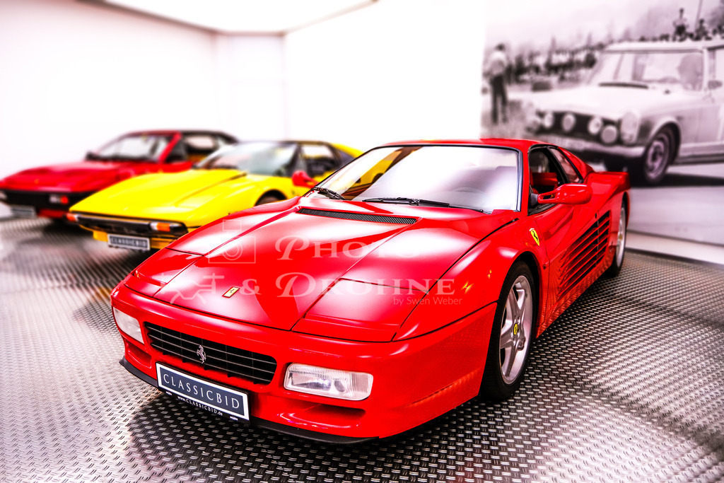 Ferrari Testarossa 512 TR-2729 | Der Ferrari Testarossa 512 TR, ein ikonisches Sportwagenmodell, wurde zwischen 1984 und 1991 produziert und beeindruckt durch seine markante aerodynamische Form. - Realisiert mit Pictrs.com