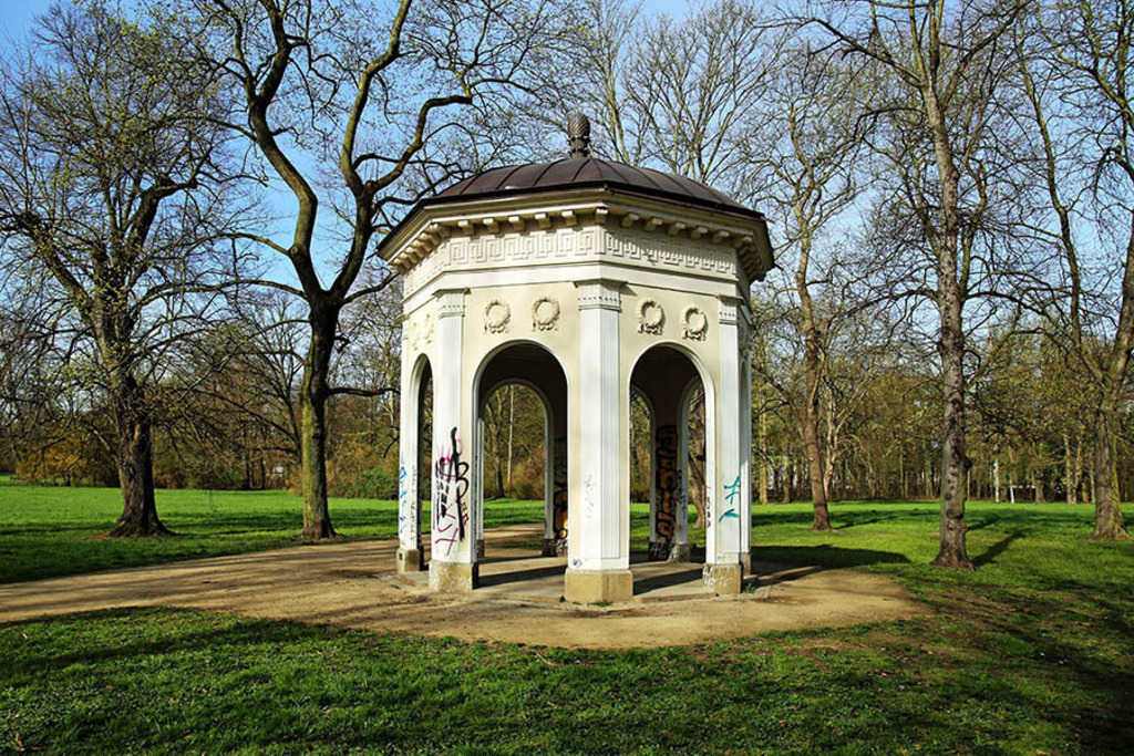 Bildlexikon Leipzig - Clara-Zetkin-Park | Das Team hinter BILDLEXIKON LEIPZIG bündelt historische wie aktuelle Informationen über die Stadt Leipzig in Text und Bild auf einer Plattform und stellt diese der interessierten Öffentlichkeit zur Verfügung.