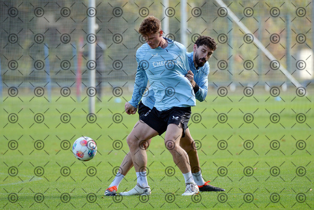 RGE_6483b | Hertha BSC, 2.Bundesliga, Herren, Saison 2025/26, Training, Montag 13.10. 2025,  im Bild von li. Sebastian Groenning (Hertha BSC),  Agustin Rogel ( Hertha BSC ),   Fotograf:  Ralf Gebhardt - Realisiert mit Pictrs.com