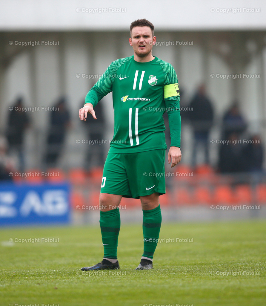 A_LUI-16112024_01 | SPORT,FUSSBALL,SC HOERSCHING -ASKOE OEDT 1B LL.OST. 16.11.2024 IM BILD: MICHAEIL ECKERSTORFER (HOERSCHING) UND OEDT 1B FOTOLUI