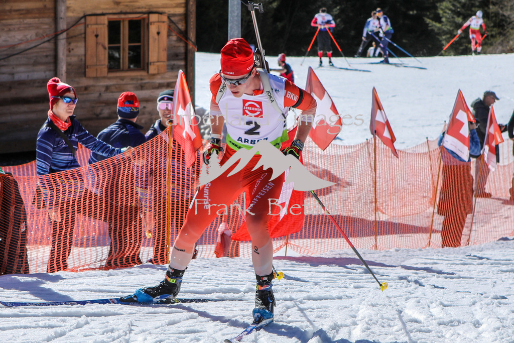 OE7A3768 | Temperaturen nah am zweistelligen Bereich und Sonne pur am Arber machen die Pisten weich und tiefe Spuren sind zu sehen