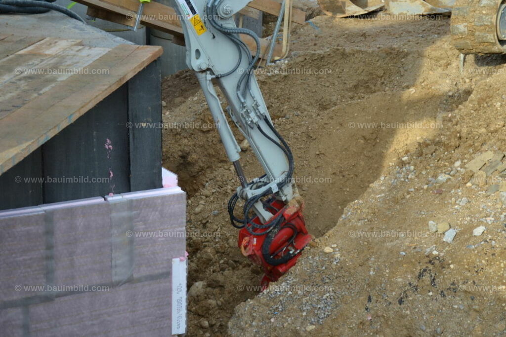 bib-lg02-erdarbeiten-0196 | Nach LV-Leistungsgruppen sortierte Detailfotos über den Bau eines Hauses. Alle Hausbau-Bilder direkt vom Urheber und Autor der Website Haus-Selber-Bauen.com