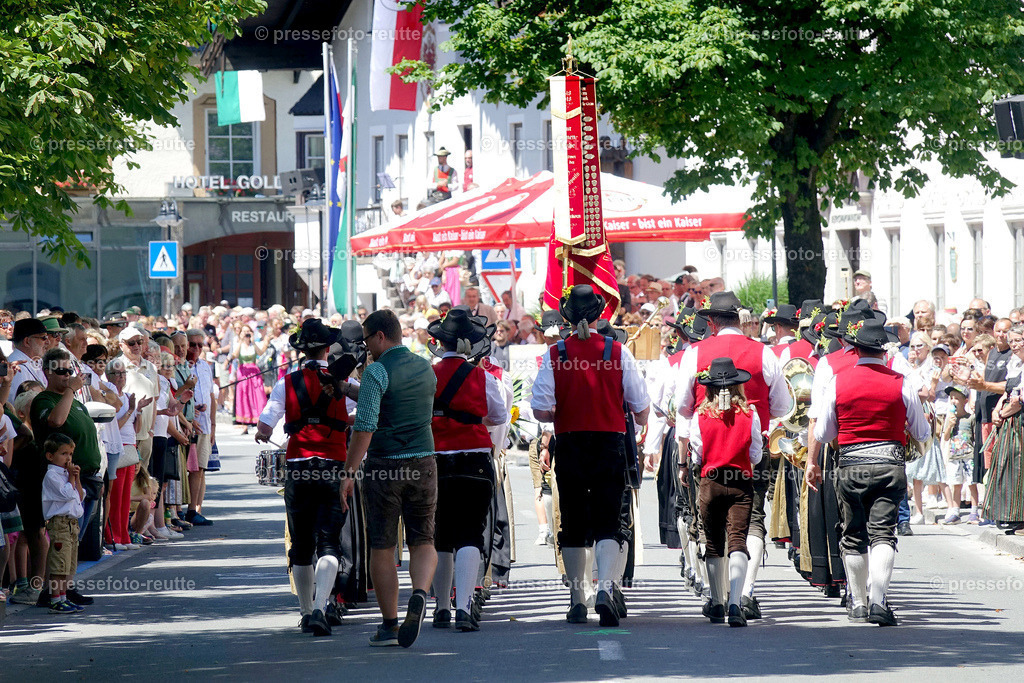 news-2022-Juli17-Musikumzug-Reutte-DSD03069-Graen | Info aus dem Bezirk Reutte/Ausserfern Tirol sowie eine umfangreiche Bilddatenbank über die gesamte Region: Lechtal, Talkessel Reutte, Tannheimertal, Zwischentoren. Lech, Plansee, Zugspitze, Grenztunnel, B179, Fernpassstraße, Verkehr, Lawinen, Tradition, - Realisiert mit Pictrs.com