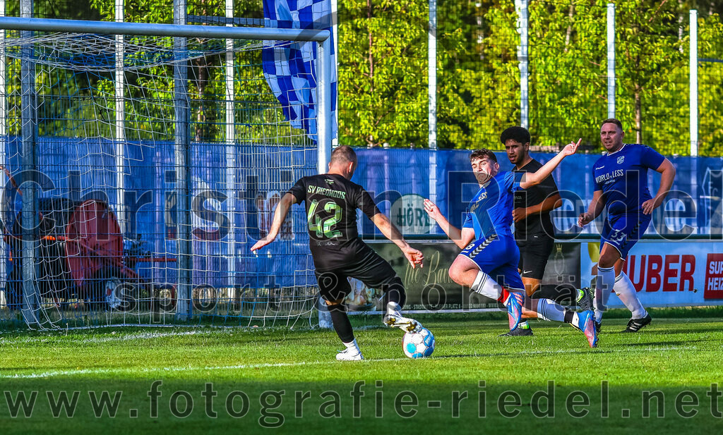2023-07-25_061_FC_Langengeisling_III_gegen_SV_Riedmoos_III | Erding, Deutschland, 25.07.2023:
Fußball, C-Klasse 2023 / 2024, Testspiel, FC Langengeisling III gegen SV Riedmoos e.V. 1959 III, Endergebnis: 3:5

Foto: Christian Riedel / fotografie-riedel.net