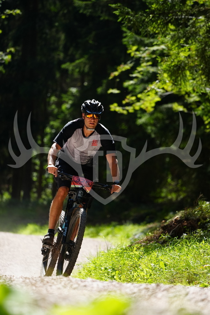 FC102306 | Fotogalerie der Treibjagd im Dunkelwald - Dein MTB Etappenrennen im Erzgebirge - Realisiert mit Pictrs.com