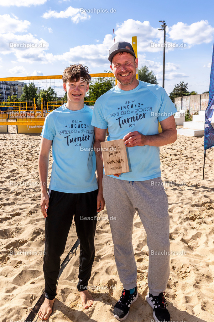 2025-200076123-Vater-Sohn-Turnier | Pinar Atalay, Bundeskanzler Friedrich Merz 29.05.2025; Berlin Foto: Gerold Rebsch - www.beachpics.de