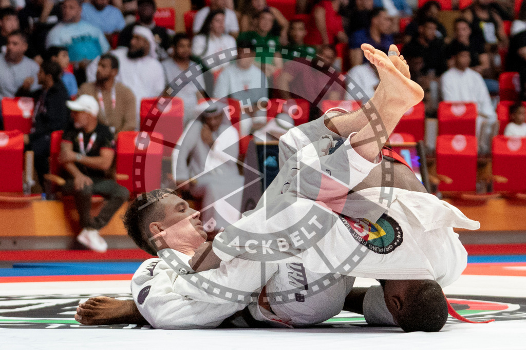 20231109PBB4771 | Fighters compete during the AJP World Professional Championship in the Mubadala Arena in Abu Dhabi, Arab United Emirates, on November 9, 2023.
