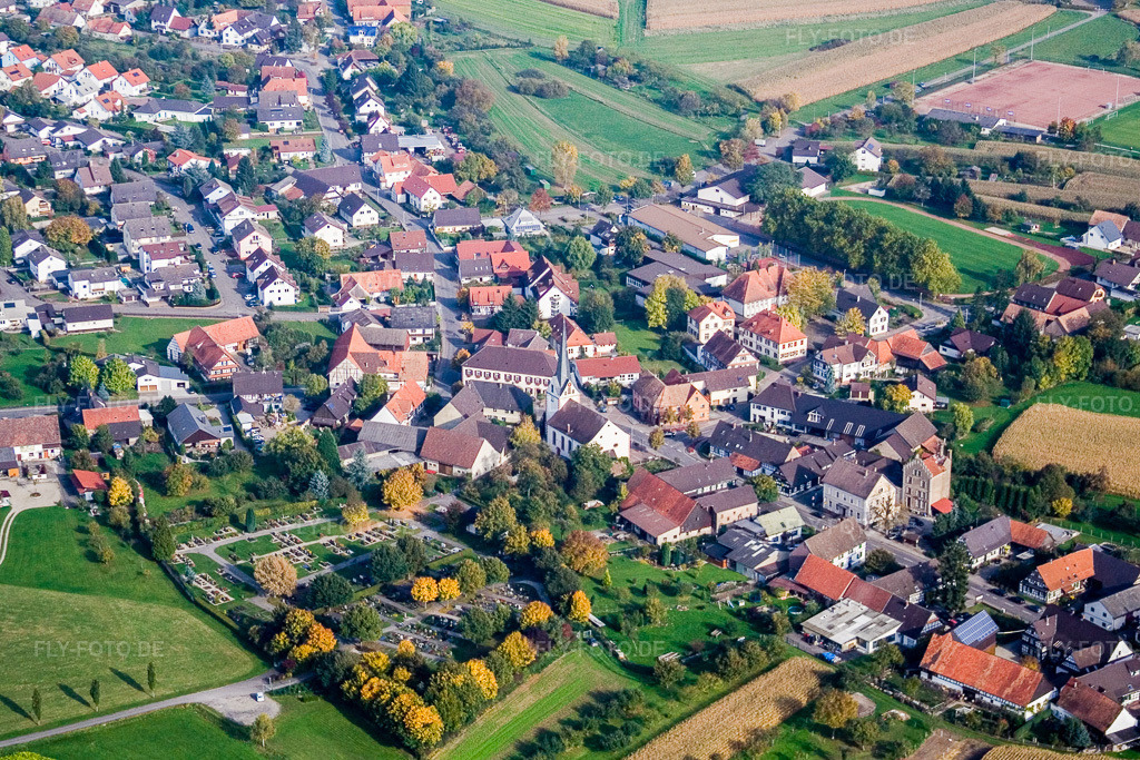 Luftbild: Dorfansicht im Ortsteil Legelshurst in Willstätt im Bundesland Baden-Württemberg in Deutschland. Foto: IMG_13867.jpg vom 11.10.2008 durch Werner Riehm/FLY-FOTO.de
