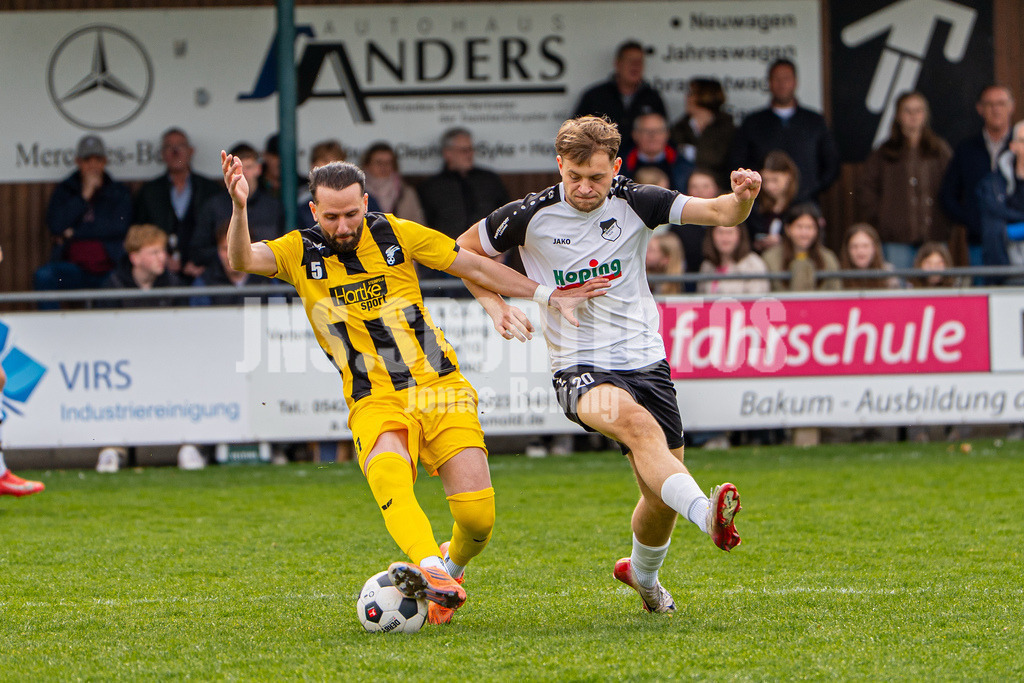 Fußball I Herren I Saison 2025-2026 I Kreisliga VEC I 22. Spieltag I SC SW Bakum - SV Falke Steinfeld I 23501 | jns.sportfotos - Realisiert mit Pictrs.com