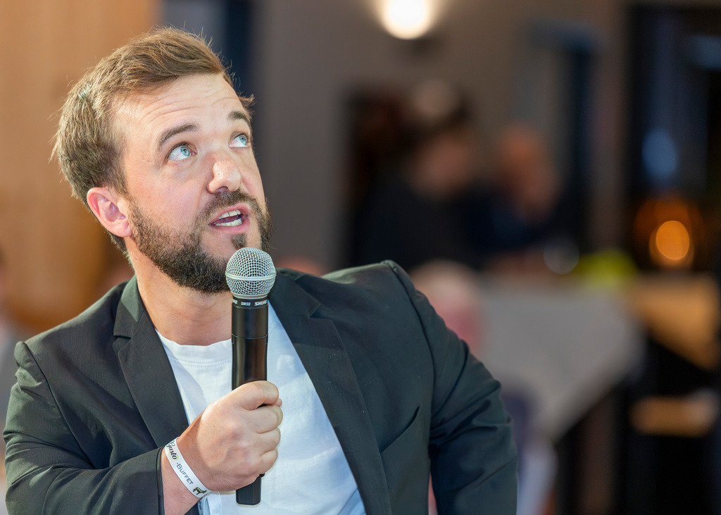 top-top.de 260306-061 | Foto, Video, Fotografie, Videografie, Fotobox, DJ, Discjockey, Musik, Musikbox, Veranstaltung, Photobooth, Amazon, Ebay, Buchtipp, Bestseller, Autor, Verlag, Buch, Wesel, Hamminkeln, NRW, Dinslaken, Rees, Drohne, Hochzeit, Party, Fotobox, Wesel, Fotograf