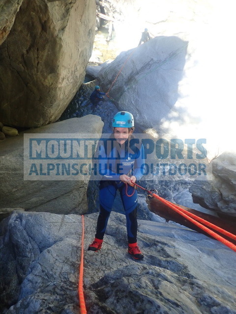 PC020031 | Bestelle die Bilder deines Berg- oder Wasser-Abenteuers mit Mountain Sports bequem von zu Hause aus direkt über unseren Online Fotoshop von pictrs.com. - Realisiert mit Pictrs.com