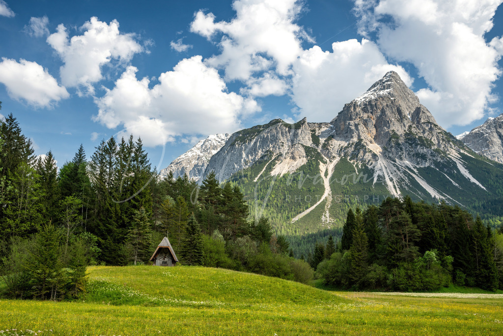 Kapelle | Hubertuskapelle in Ehrwald mit Sonnenspitze