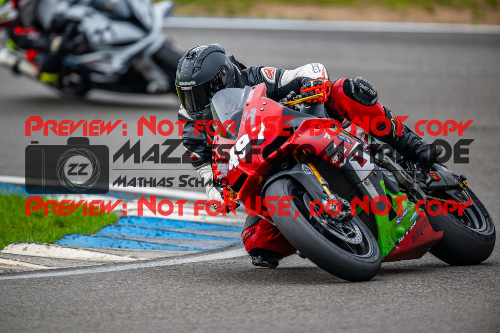 MaZZes_FotoMatrix_240702_6007705_6613 | WEISS