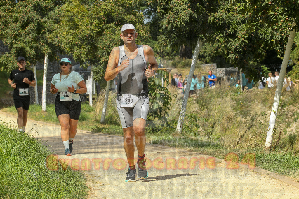 250824_1303_EX1_1266 | Sportfotografie im Rhein-Sieg Kreis, Köln, Bonn, NRW, Rheinland Pfalz, Hessen, etc. Unser Tätigkeitsfeld umfasst den Laufsport vom Volkslauf über den Marathon, Duathlon, Triathon bis zum Ultralauf wie Kölnpfad Ultra oder Schindertrail.