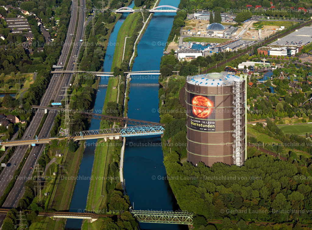 2996186 | Rhein-Herne Kanal und  Emscher mit Gasometer bei Oberhausen