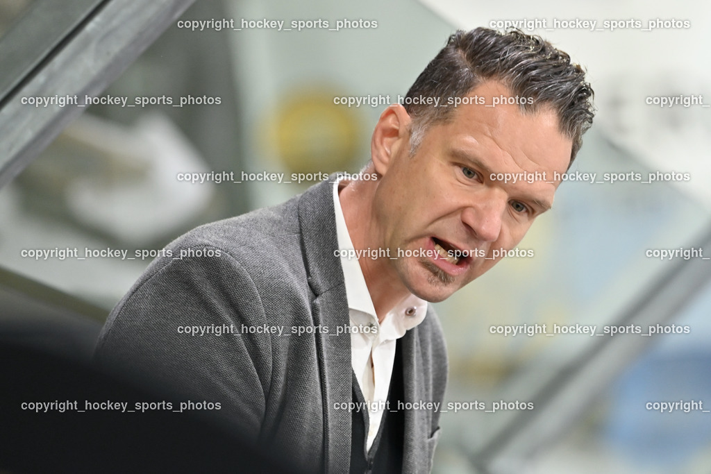 EK Zeller Eisbären vs. HDD Jesenice 1.10.2022 | Headcoach HDD Jesenice GABER Clavie