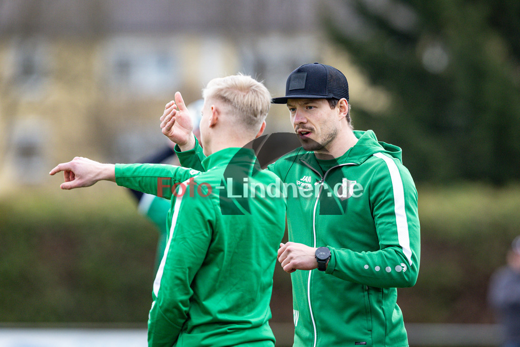 TSV Altenstadt gegen TSV Gilching/A. II | Fußball Kreisliga Herren Oberbayern Zugspitze Gruppe 2 2025/26, TSV Altenstadt gegen TSV Gilching/A. II, 20250323,Anweisungen vom Trainer,2025-03-23 in Altenstadt (Gregor Deschler Sportanlage), Christoph WAGNER (Trainer TSV Altenstadt)Copyright: WolfgangxLindner www.foto-lindner.de