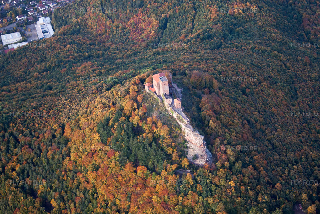 Luftbild: Annweiler, Burg Trifels, in Annweiler am Trifels im Bundesland Rheinland-Pfalz in Deutschland. Foto: IMG_54006.jpg vom 20.10.2012 durch Werner Riehm/FLY-FOTO.de