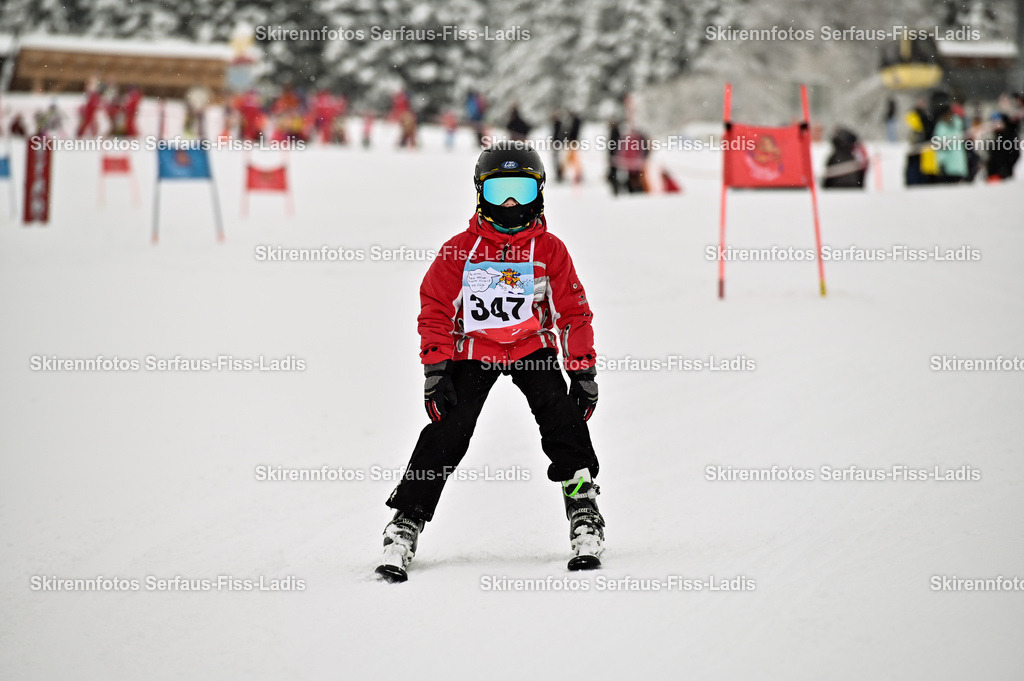 SRF_20.02.2026_0047 | Skirennfotos,Serfaus,Fiss,Ladis,Kinderskirennen,Winter,Tirol,Oberland,skirace,SFL,feelfree,weil wir's genießen,ski,Ski,skifahren,Sonnenplateau, - Realisiert mit Pictrs.com