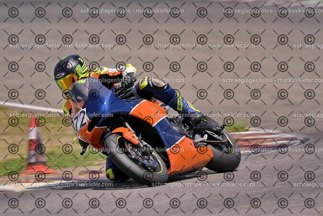 26bt05-1398 | markuskiefer.com - Realisiert mit Pictrs.com