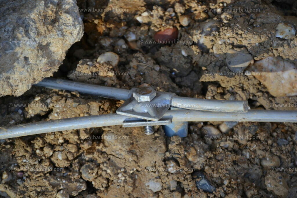 bib-lg17-elektroinstallation-0035 | Nach LV-Leistungsgruppen sortierte Detailfotos über den Bau eines Hauses. Alle Hausbau-Bilder direkt vom Urheber und Autor der Website Haus-Selber-Bauen.com