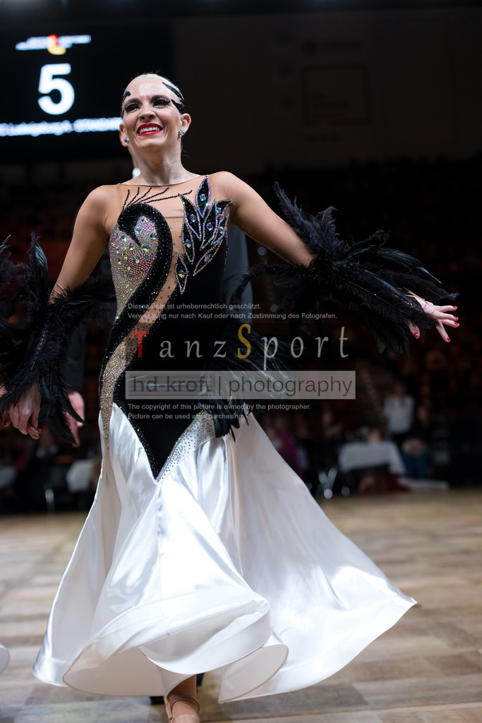 20241109_DM-Formationen_6656 | Tanzsportbilder, Standardtanz, Lateintanz, WDSF, DTV, LTVB, dancecomp, goc, hessen tanzt, blaues band der spree, walzer, tango, wiener walzer, slowfox, quickstepp, samba, rumba, cha-cha-cha, paso doble. jive, hd-kroft photography, turniertanzsport