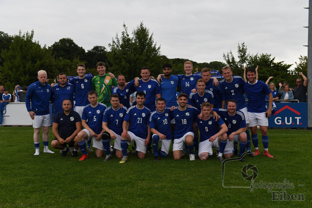 1. FC Nordenham-SV GOTANO | Kreispokal Finale Jade-Weser-Hunte 1. Mannschaften; 1.FC Nordenham (weiß)-SV GOTANO (blau) am 15.06.2025 in Rastede (Sportanlage Köttersweg), Photo: Philip Eiben 2025 - Realisiert mit Pictrs.com