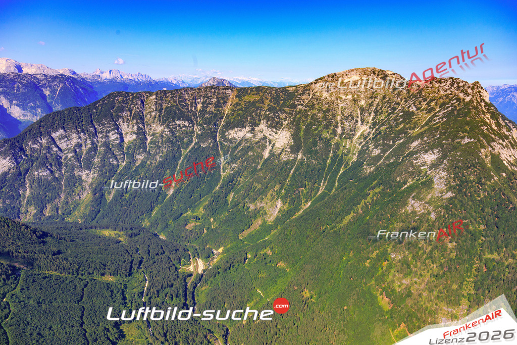 Die Luftaufnahme der Stadt Bad Aussee wurde 2017 vom Flugzeug heraus erstellt ( keine Drohne )- hohe Auflösung für beste Qualität