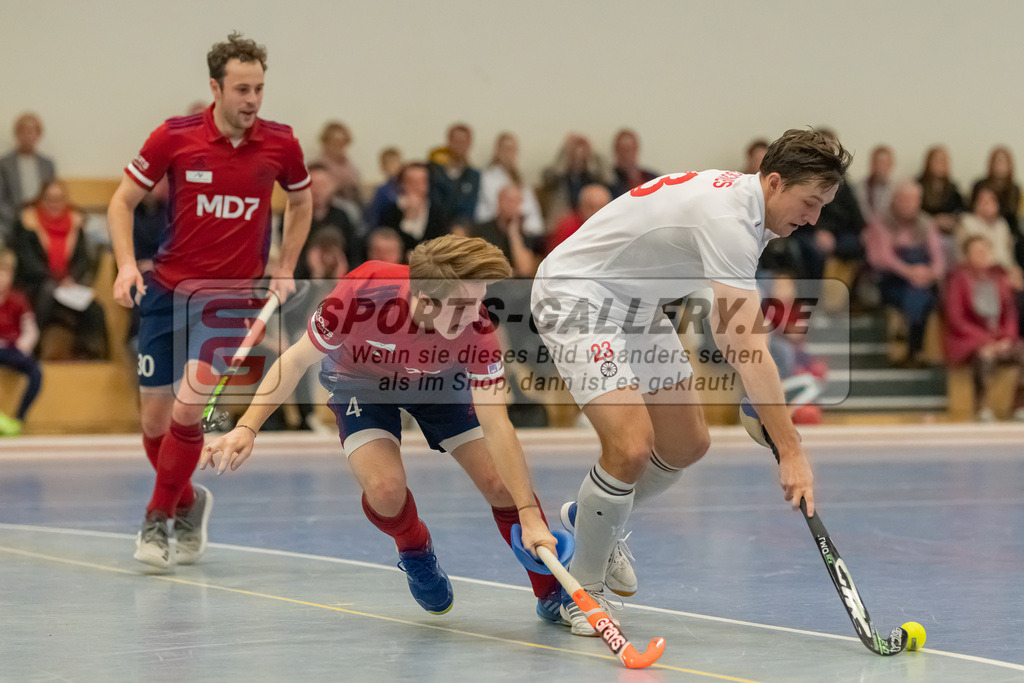 HK_20230107_102279 | 1. Bundesliga ( Halle ) Herren Düsseldorfer HC -  Crefelder HTC am 7.1.2023 Düsseldorfer HC, Düsseldorf , Boomes Anton ( Crefelder HTC #23 ) , Cofalla Jonas ( Düsseldorfer HC #4 )