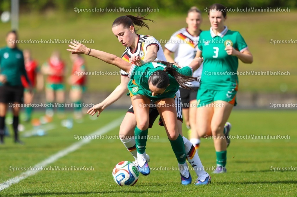 xKWIx10042601074 | 2026.04.10, xkwix, Fußball, UEFA Women's UNDER 19 Championship qualification, Republic of Ireland - Germany, Uhlenkrugstadion, Runde 2 1.Spieltag, Saison 2025 / 2026: Leonie Koepp (Deutschland U19 Frauen #9) im Zweikampf gegen Ella Kelly (Irland U19 Frauen #7) DFB regulations prohibit any use of photographs as image sequences and or quasi-video. Photo: xKamilxWilkowskixPressefotoKochx