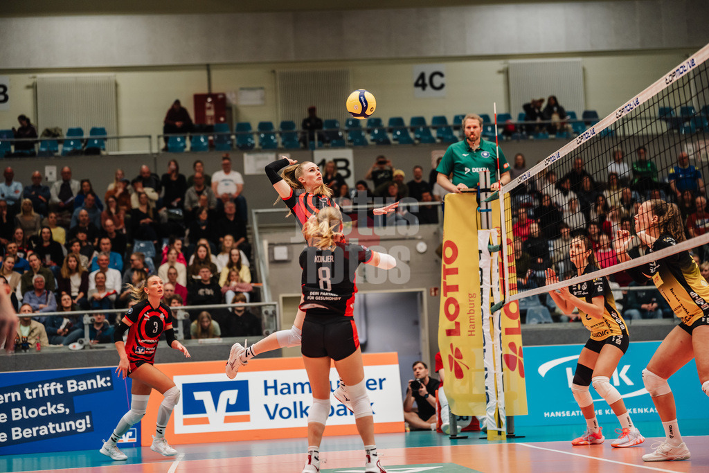 Volleyball | Frauen | Saison 2025/2026 | Volleyball Bundesliga | ETV Hamburger Volksbank Volleys vs. VfB Suhl LOTTO Thüringen | 07.03.2026 | Alexa Sophie Thaden (#15, ETV Hamburger Volksbank Volleys) beim Angriff