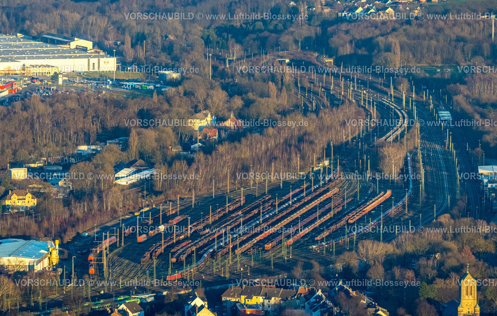 Bochum230202634 | Luftbild, Güterbahnhof, Güterwaggons mit Autos beladen, Langendreer-Alter Bahnhof, Bochum, Ruhrgebiet, Nordrhein-Westfalen, Deutschland
