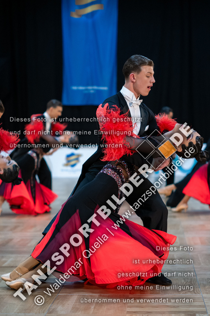 20250118-11810 | Hier finden Sie Tanz Bilder vom Latein und Standard Formationen tanzen. Sportbilder vom Tanzsport. Schöne Fotos und von Weltmeisterschaft, Europameisterschaft, Bundesliga, Regionalliga, Oberliga und Landesliga sowie von GOC Stuttgart, DanceComp, WM Bremen