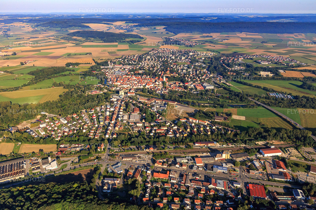 Luftbild: Altstadt jenseits der Donau aus Westen in Riedlingen im Bundesland Baden-Württemberg in Deutschland. Foto: IMG_094119.jpg vom 27.08.2016 durch Werner Riehm/FLY-FOTO.de