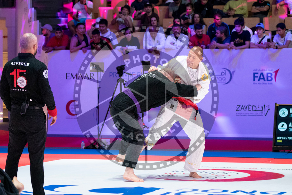 20231106PBB1396 | Fighters compete during the AJP World Master Championship in the Mubadala Arena in Abu Dhabi, Arab United Emirates, on November 6, 2023.